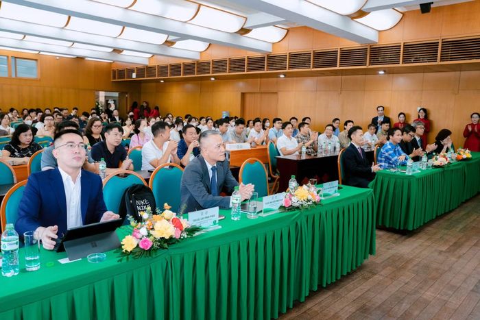 Hội thảo thu hút các chuyên gia đầu ngành về tiết niệu trong và ngoài nước.