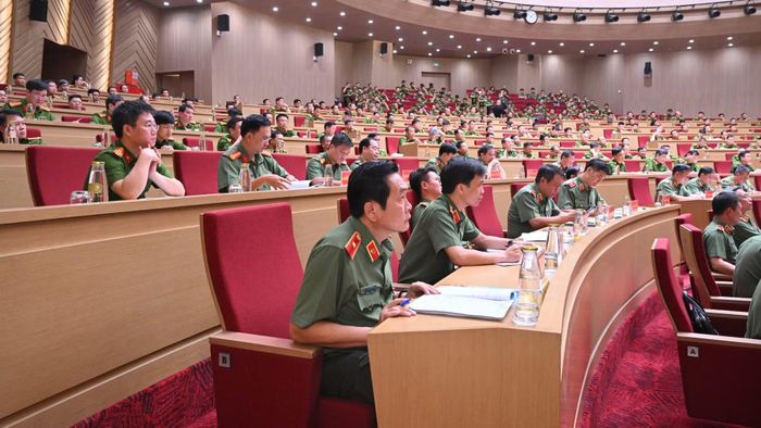 Các đại biểu tham dự hội nghị.