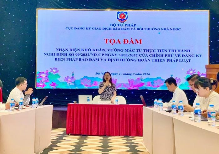 Quang cảnh buổi tọa đàm.