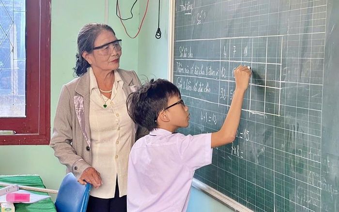 Cơ sở giáo dục được phép ký hợp đồng toàn thời gian với nhà giáo nghỉ hưu. Ảnh: MOET