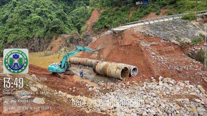 Các đơn vị thi công huy động nhân lực, máy móc khẩn trương khắc phục sự cố.