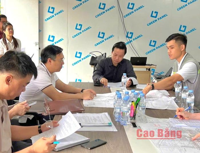 Chủ tịch UBND tỉnh Lê Hải Hòa kiểm tra thực tế tiến độ triển khai dự án xây dựng Trường Phổ thông nội trú Tiểu học và THCS Đức Long, xã Đức Long.