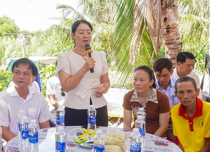 Bà Phan Kim Bía, Chủ tịch UBND xã Cái Nước, cảm ơn Sở Nông nghiệp và Môi trường đã quan tâm, hỗ trợ xây dựng nhà ở cho hộ nghèo trên địa bàn.