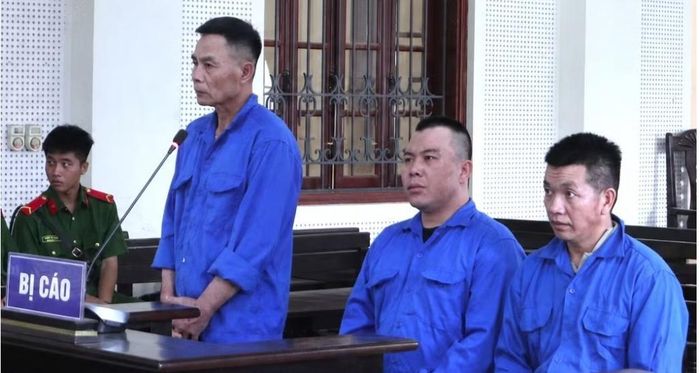 Bị cáo Lô Văn Tỵ (đứng). Ảnh: Tiền phong.