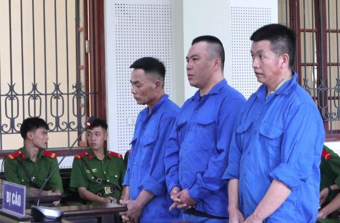 Ba bị cáo tại tòa. Ảnh: Tiền phong.