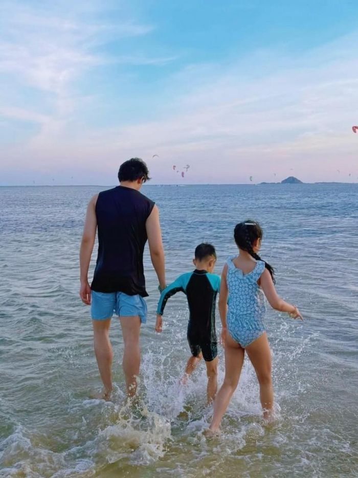 Phạm Kiên đồng hành cùng Diệp Lâm Anh trong nhiều chuyến du lịch khám phá thiên nhiên. (Ảnh: FBNV)