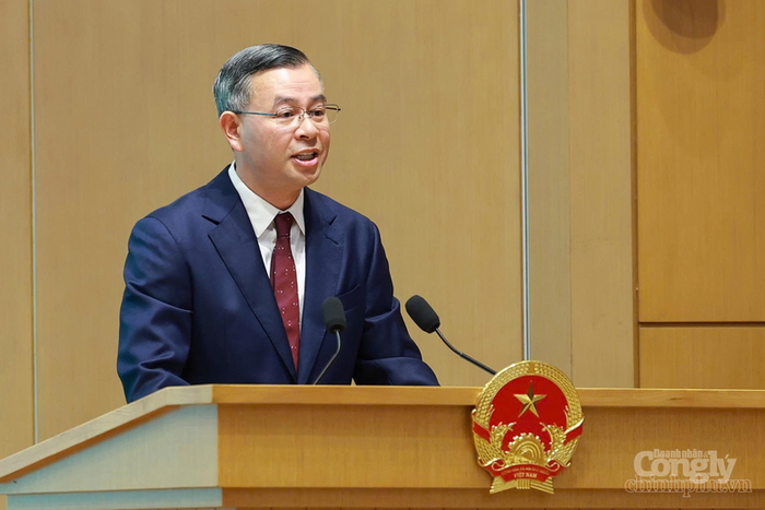 Bộ trưởng Bộ Tài chính Ngô Văn Tuấn trình bày Báo cáo trung tâm của Hội nghị - Ảnh: VGP/Nhật Bắc
