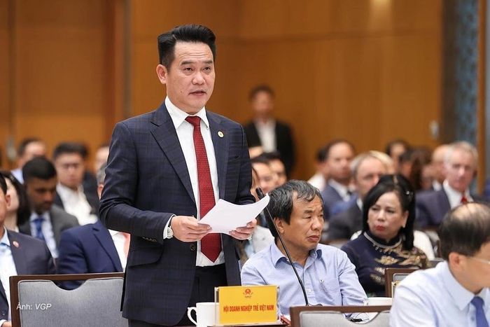 Ông Đặng Hồng Anh, Chủ tịch Hội Doanh nhân trẻ Việt Nam phát biểu tại hội nghị, ngày 18/7. Ảnh: VGP