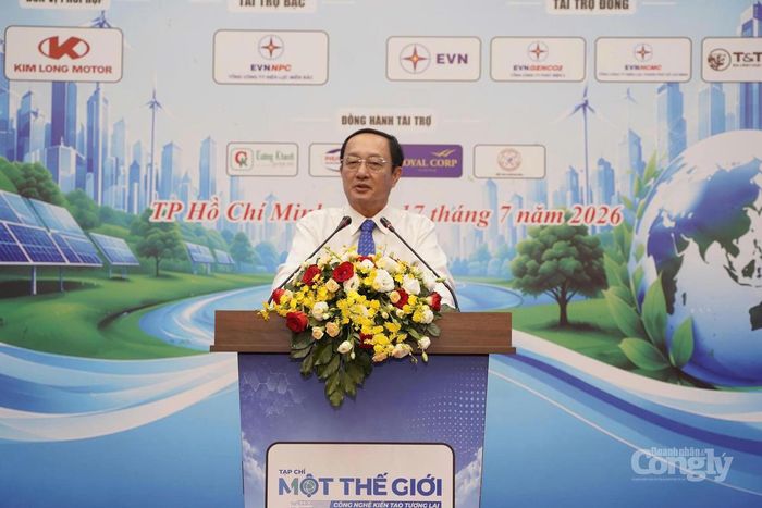 PGS.TS Huỳnh Thành Đạt, Phó Trưởng Ban Tuyên giáo và Dân vận Trung ương, nguyên Bộ trưởng Bộ Khoa học và Công nghệ, phát biểu tại hội thảo.