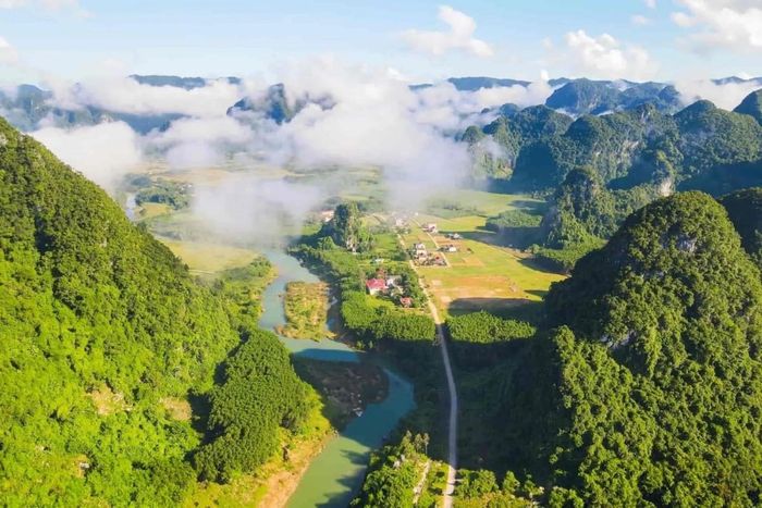 Vẻ đẹp huyền ảo của Phong Nha - Kẻ Bàng nhìn từ trên cao