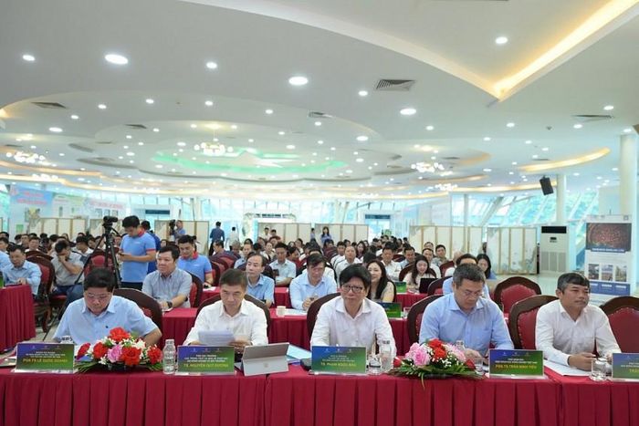 Đại biểu tham dự diễn đàn.