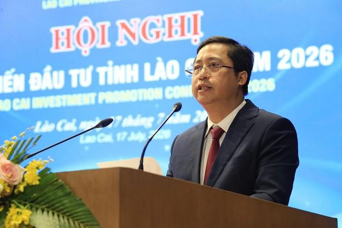 Đồng chí Dương Quốc Huy - Ủy viên Ban Chấp hành Trung ương Đảng, Bí thư Tỉnh ủy Lào Cai phát biểu chào mừng hội nghị.