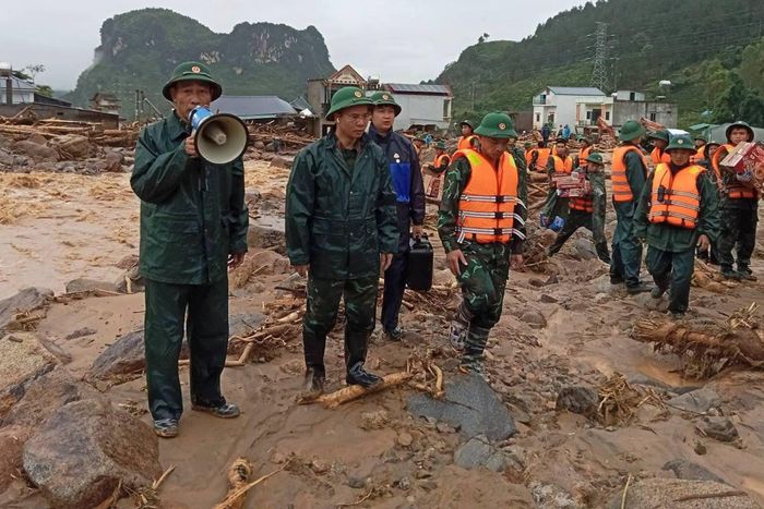 Mưa lũ ở Lai Châu khiến 13 ngôi nhà bị thiệt hại hoàn toàn, tập trung chủ yếu tại bản Chít, xã Mường Than và nhiều nhà bị hư hỏng, 14 nhà có nguy cơ sạt lở, 80 hộ gia đình với gần 400 người bị ảnh hưởng nhà cửa phải đi ở nhờ. Đoạn Km 354 - QL32 thuộc địa phận bản Che Bó, bản Chít nước lũ, bùn đất, cành cây ngập tràn qua Quốc lộ từ đoạn Bãi đá Phương Nhung kéo dài đến đường vào bản Chít chiều dài khoảng 800m, gây ách tắc phương tiện giao thông, các phương tiện tạm thời không thể đi qua.