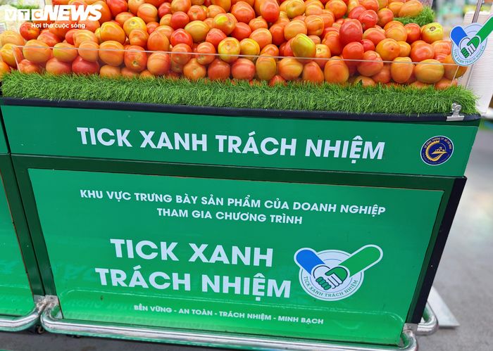 Các sản phẩm đạt “Tích xanh trách nhiệm” được nhận diện tại quầy kệ, giúp người mua có thêm thông tin trước khi lựa chọn.