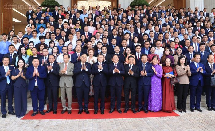 Thủ tướng và các đại biểu dự hội nghị. (Ảnh: VGP)