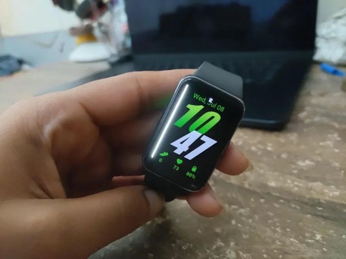Sọc màn hình xuất hiện trên Galaxy Fit. (Ảnh: Reddit)