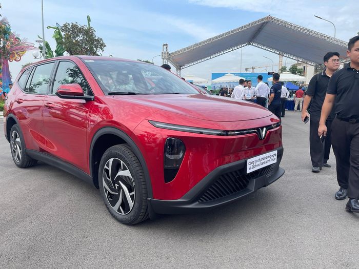 Mẫu Limo Green MPV 7 đang đắt khách hiện nay.