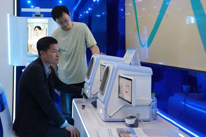 Trung Quốc là một trong những quốc gia đi đầu trong việc ứng dụng AI vào đời sống và cáclĩnh vực kinh tế. Ảnh: Hoàng Linh