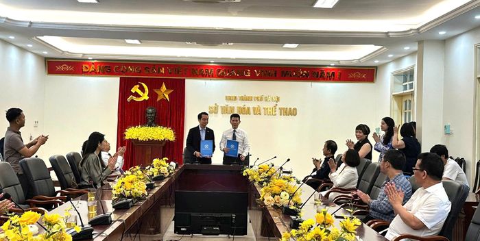 Trung tâm Liên kết FPT GREENWICH – Trường Đại học FPT ký kết với Sở Văn hóa và Thể thao Hà Nội. Ảnh: PV
