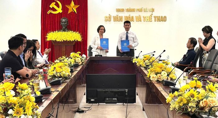 Sở Văn hóa & Thể thao Hà Nội ký kết với Công ty Cổ phần Trung tâm Hội chợ Triển lãm Việt Nam (VEFAC). Ảnh: PV