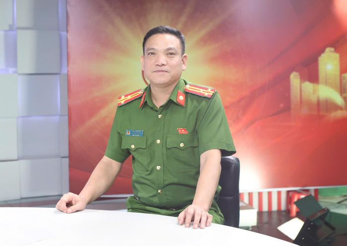 Thượng tá Ngô Tiến Long trao đổi tại Chương trình. Ảnh: Thanh Hải