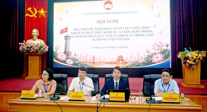Ban Thường trực Ủy ban MTTQ Việt Nam phường Việt Hưng chủ trì một hội nghị phản biện. Ảnh: B.Duy