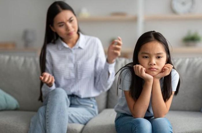 Một sai lầm được nhiều cha mẹ thừa nhận là luôn muốn kiểm soát cuộc sống của con. Ảnh minh họa