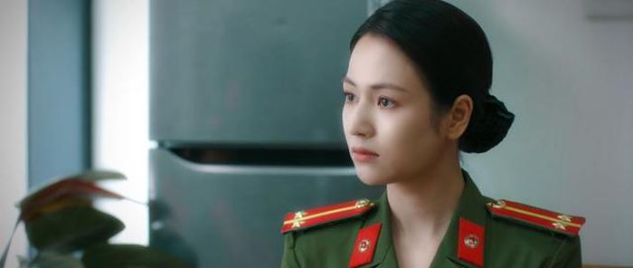 Trong phim, Mai tên thật là Hương Ngọc, cô được chỉ huy giao nhiệm vụ xâm nhập vào thế giới ngầm của trùm ma túy Lão Công. Ảnh VTV