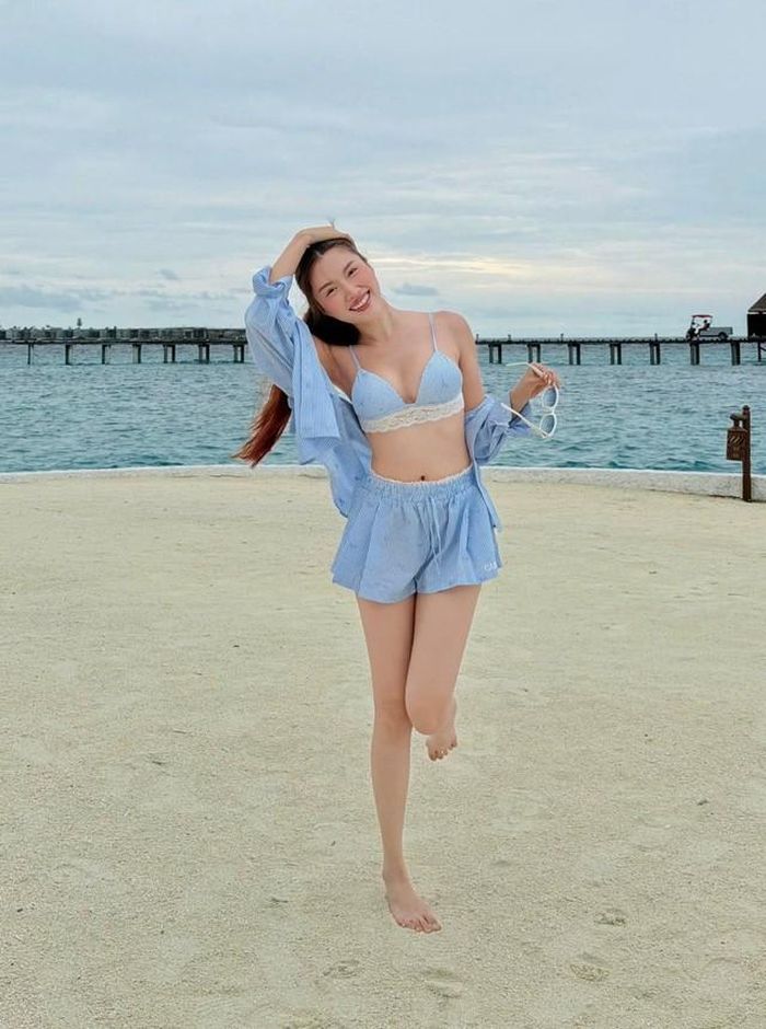 Thanh Thanh Huyền sinh năm 1996 tại Khánh Hòa, từng lọt Top 15 Hoa hậu Hoàn vũ Việt Nam 2015 và đại diện Việt Nam tham dự Miss Charm 2023 và lọt Top 20. Cô gây ấn tượng với chiều cao 1m70, số đo 85-61-89 cm. Ở tuổi 30, Thanh Thanh Huyền nhan sắc thăng hạng, cuộc sống đáng ngưỡng mộ.