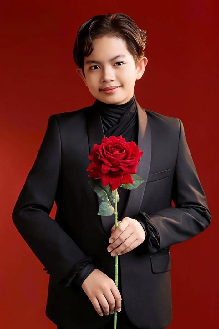 Phan Hiển khoe con trai đẹp trai.