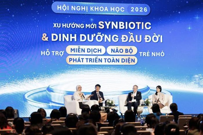 Các chuyên gia y tế trong nước và quốc tế thảo luận chuyên sâu về ứng dụng lâm sàng của Synbiotic đặc chế tại Hội nghị Khoa học.