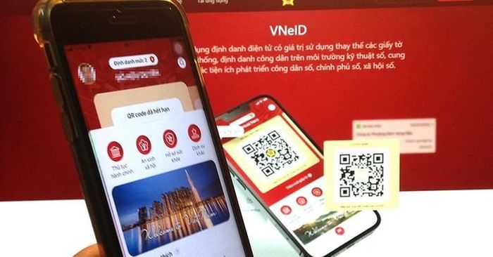 Sổ sức khỏe điện tử tích hợp trên VNeID. Nhờ đó, người bệnh hoàn toàn không phải khai báo lại các thông tin hành chính, tiền sử bệnh lý gia đình hay lịch sử dùng thuốc... khi đi khám lại.