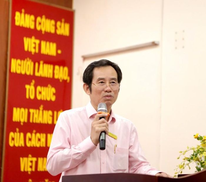BS.CKII Trần Văn Khanh – Giám đốc Bệnh viện Lê Văn Thịnh (TPHCM) phát biểu tại buổi sinh hoạt.