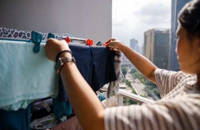 Phơi quần áo, đồ dùng ra nắng để "đón may mắn" cũng là truyền thống ở nhiều nơi tại châu Á trong ngày "Thiên Môn Khai". Ảnh minh họa: iStock.