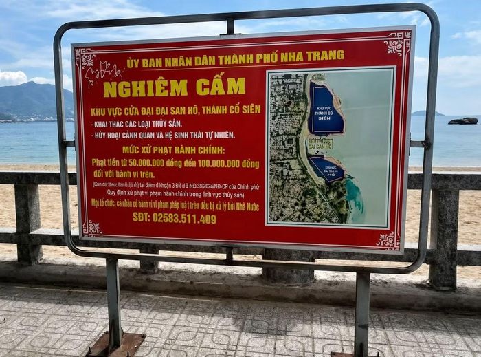 Biển cảnh báo được được đặt trên vỉa hè đường Phạm Văn Đồng cạnh biển Hòn Chồng. (Ảnh: Ban quản lý vịnh Nha Trang)