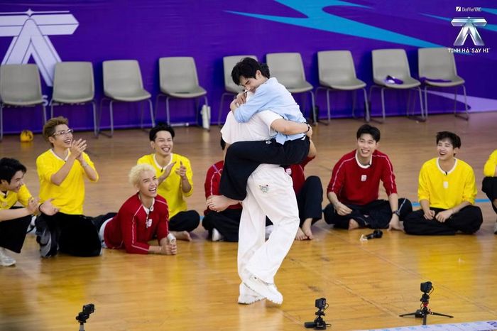Khoảnh khắc đáng nhớ của "hai cha con".