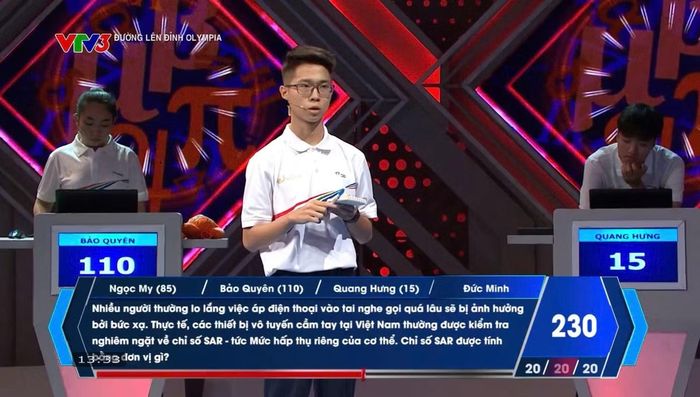 Đức Minh trong phần thi Về đích.
