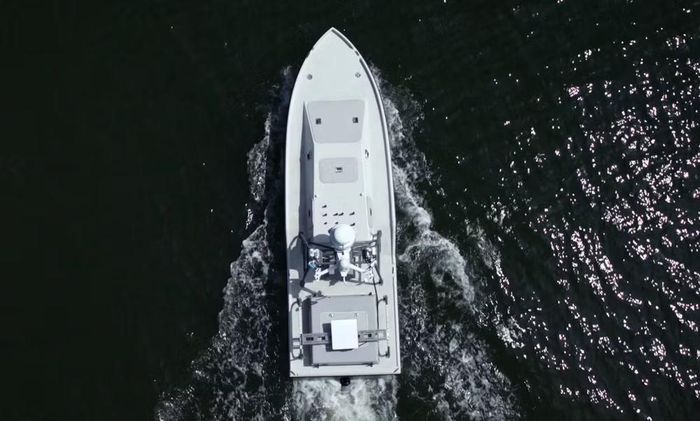 USV Corsair dài 7,3 mét, mang tải trọng tối đa 454 kg, có tầm hoạt động hơn 1.000 hải lý, tốc độ trên 64 km/h và được thiết kế theo dạng mô-đun, cho phép thay đổi cấu hình phù hợp với từng nhiệm vụ. Hải quân Mỹ đã đưa Corsair vào biên chế Lực lượng Đặc nhiệm 59 từ tháng 3.