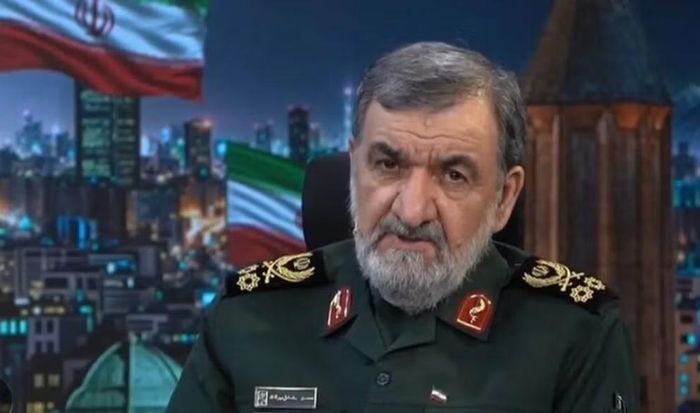 Cùng ngày, ông Mohsen Rezaei, cố vấn của Lãnh tụ Tối cao Iran, cảnh báo Tehran sẽ thay đổi cách thức đáp trả nếu Washington tiếp tục leo thang.