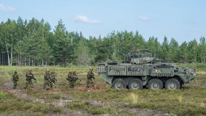 Canada đã hứa với Ukraine cung cấp lô xe bọc thép hỗ trợ chiến đấu ACSV đầu tiên vào mùa hè năm 2022. Lô hàng bao gồm 39 xe, ban đầu được sản xuất cho Quân đội Canada theo hợp đồng 360 chiếc.