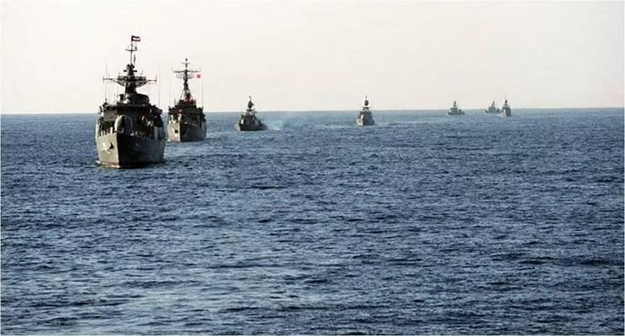 Nhưng Iran đã lường trước được, thậm chí Tehran coi đây là lợi thế - nếu chiến tranh không thể tránh khỏi thì việc bắt đầu cuộc chiến trước khi Mỹ có thời gian tập hợp lại lực lượng và nền kinh tế toàn cầu phục hồi sau những cú sốc về năng lượng và hậu cần sẽ có lợi cho họ.