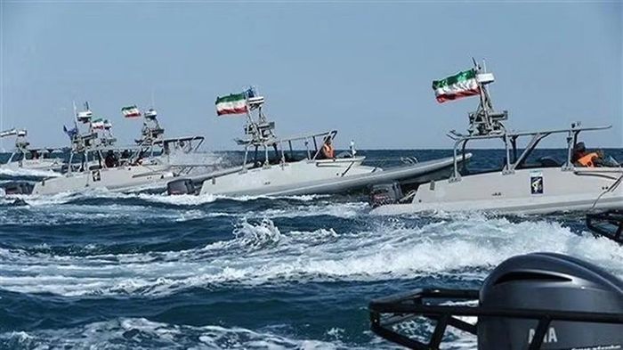 Đây chính là suy nghĩ phổ biến trong nước và Tehran đã dốc toàn lực cho mục tiêu này bằng cách tấn công hai tàu chở dầu đang di chuyển gần bờ biển Oman. Hành động phô trương sức mạnh như vậy đã dẫn tới phản ứng mạnh mẽ từ phía Mỹ.