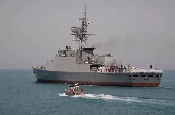 Tehran cáo buộc Mỹ vẫn chưa giải tỏa tài sản bị đóng băng, ngoài ra Israel cũng chưa ngừng các cuộc tấn công chống lại Hezbollah như Tehran yêu cầu. Bên cạnh đó, các lực lượng quân sự mới của Mỹ được điều động đến khu vực Vịnh Ba Tư.