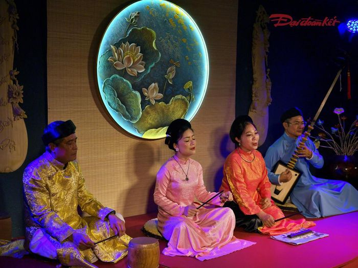 Giáo phường Ca trù Thái Hà với truyền thống nhiều đời gìn giữ loại hình nghệ thuật này sẽ có những buổi biểu diễn thường xuyên tại đây.