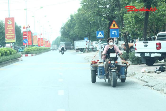Không chỉ lưu thông khi không bảo đảm điều kiện an toàn kỹ thuật, nhiều xe tự chế còn đi ngược chiều trên tỉnh lộ 419.