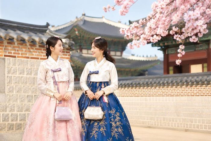 Hanbok là trang phục truyền thống, biểu tượng văn hóa của Hàn Quốc. Ảnh minh họa