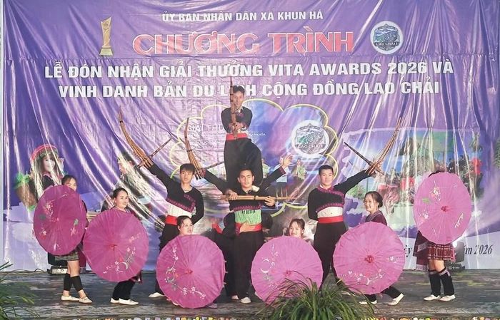 Bên cạnh phần lễ, chương trình nghệ thuật với nhiều tiết mục đặc sắc, đậm đà bản sắc văn hóa các dân tộc đã mang đến không khí sôi nổi, góp phần quảng bá vẻ đẹp thiên nhiên, con người và bản sắc văn hóa xã Khun Há đến với đại biểu và du khách
