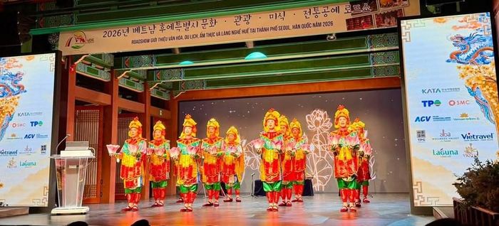 Các đại biểu đã thưởng thức những tiết mục nghệ thuật truyền thống đặc sắc của Huế.