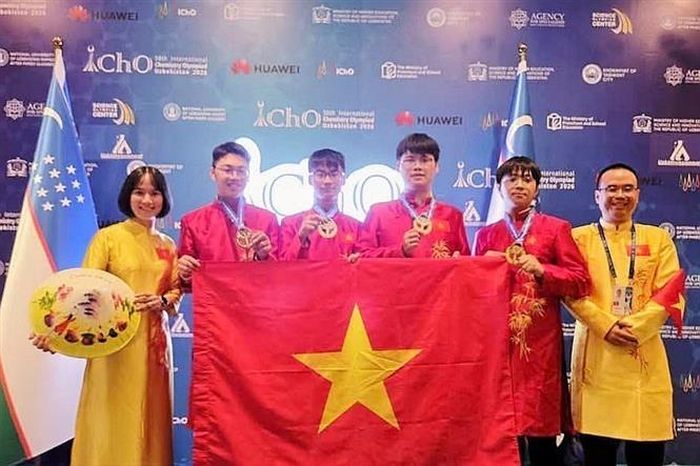 Đội tuyển Việt Nam giành 4 Huy chương Vàng tại Olympic Hóa học quốc tế 2026, đồng hạng Nhất về số lượng Huy chương Vàng với Trung Quốc và Ấn Độ. Ảnh: TTXVN phát