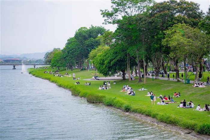 Huế có đủ di sản, cảnh quan thiên nhiên để tạo nên xu hướng sống thiền, tĩnh lặng, sống chậm cho du khách. Ảnh: TTXVN phát